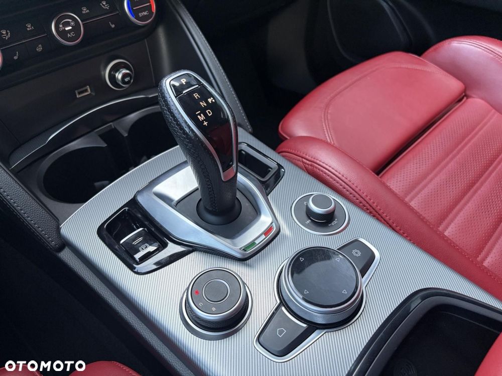 Alfa Romeo Stelvio 2.0 Turbo Veloce Q4 - 18