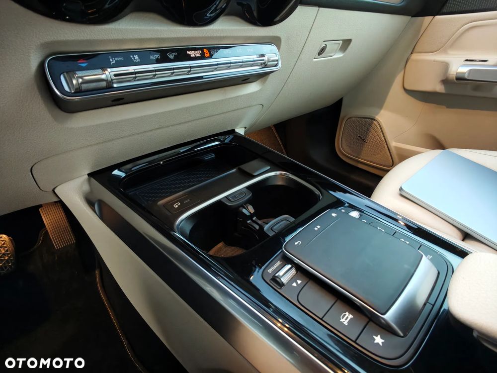 Mercedes-Benz GLB 250 4-Matic Progressive 8G-DCT - 30