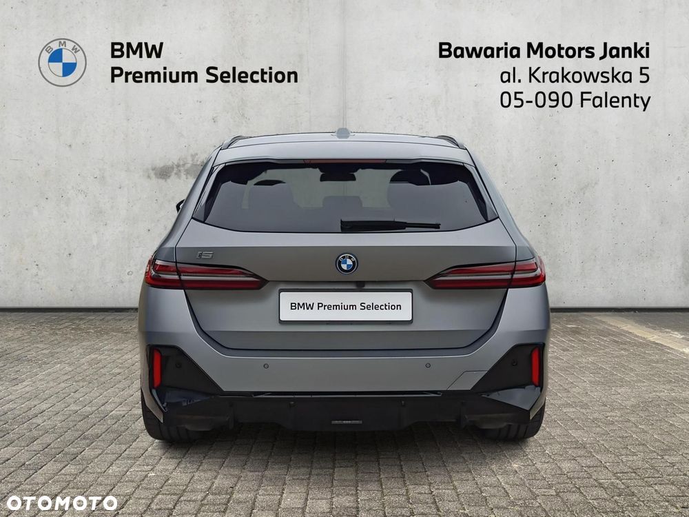 BMW i5 - 6