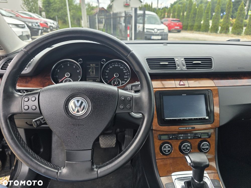 Volkswagen Passat - 16