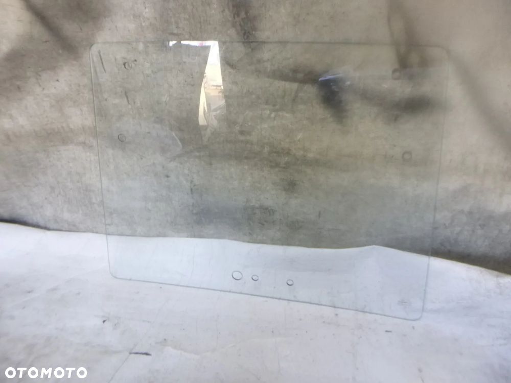 szyba przednia nowa fendt  Farmer 250V, 260V, 270V, 275V, 280V 200s-209s - 1