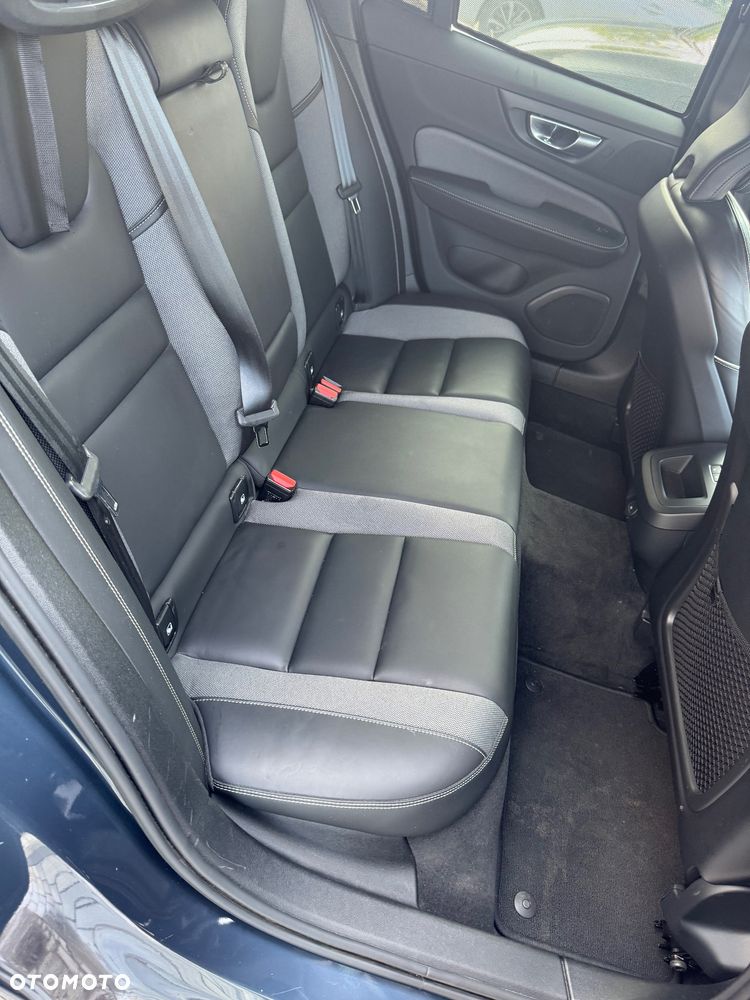 Volvo V60 B4 B Plus Dark - 4