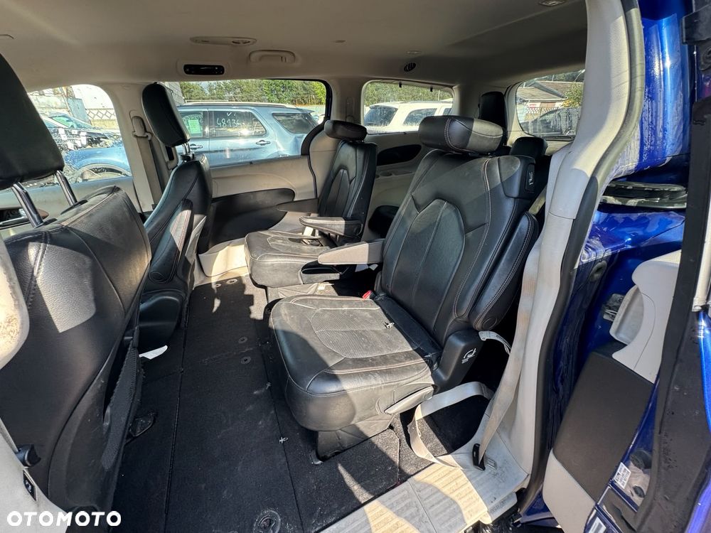 Chrysler Pacifica - 18
