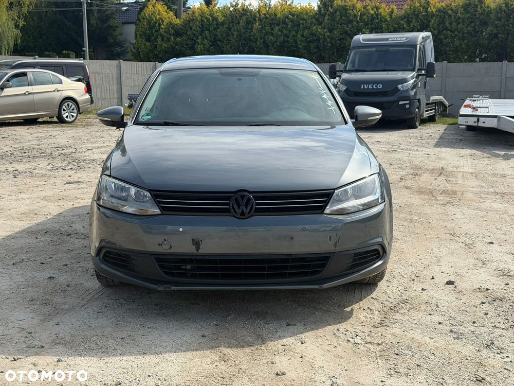 Volkswagen Jetta - 3