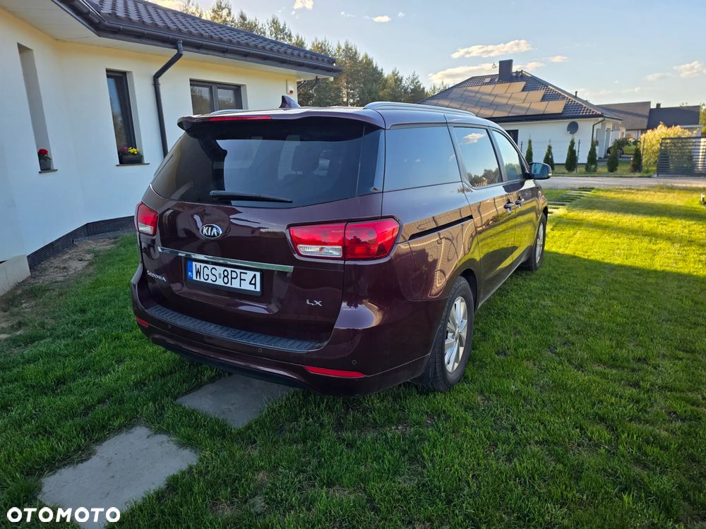 Kia Sedona - 4