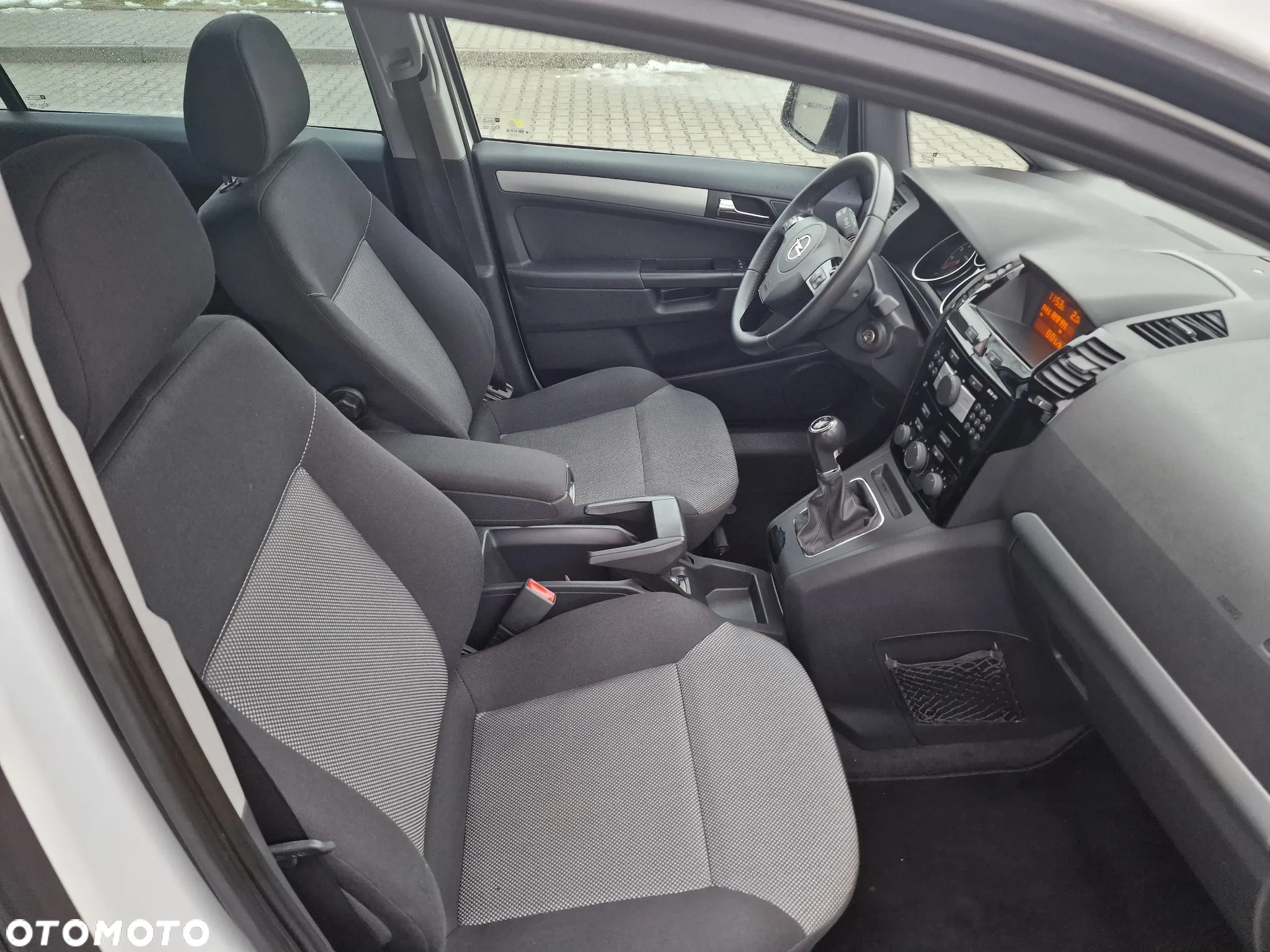 Opel Zafira 1.8 Cosmo - 24
