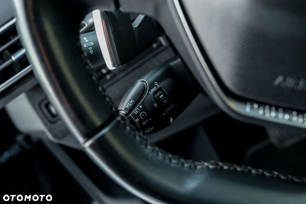 Peugeot 3008 BlueHDi 180 Stop & Start EAT8 Allure - 29