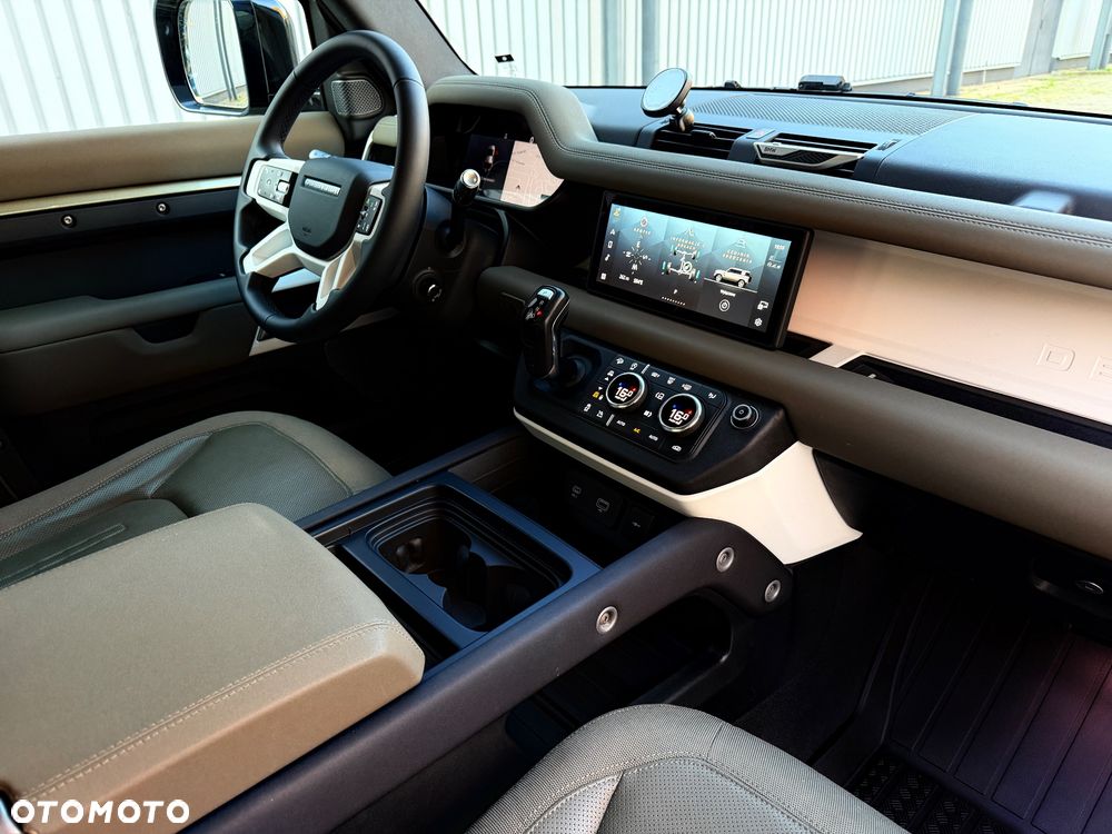 Land Rover Defender 110 D200 SE - 41
