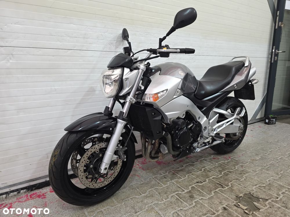 Suzuki GSR - 2