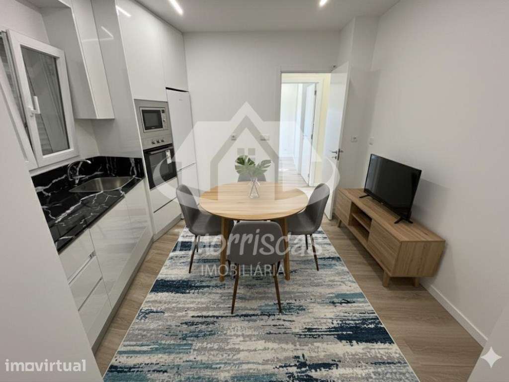 Moradia remodelada T2 com sótão, no Bairro da Castelhana em São Joã... - Grande imagem: 3/41