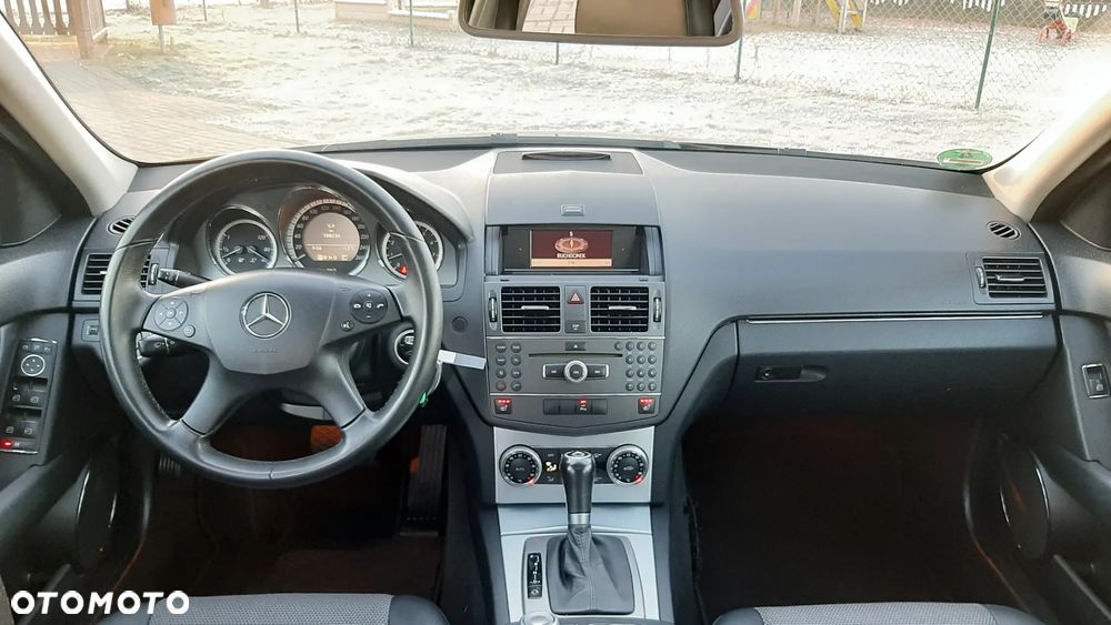 Mercedes-Benz Klasa C 180 CGI Automatik BlueEFFICIENCY Avantgarde - 21