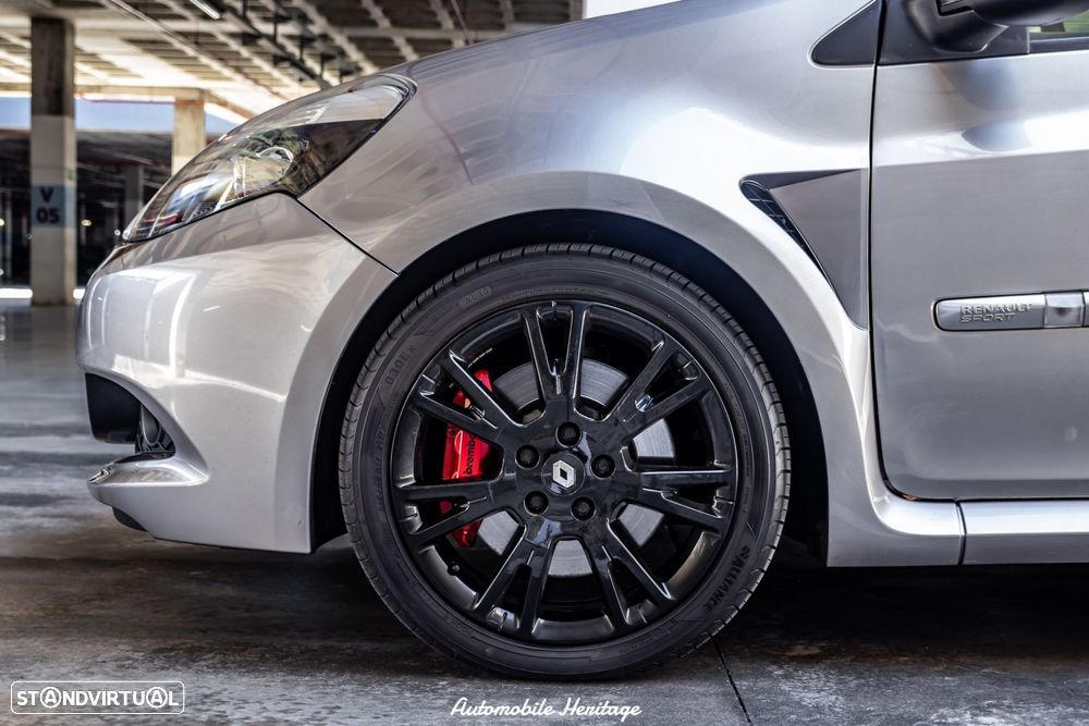 Renault Clio 2.0 16V RS - 10