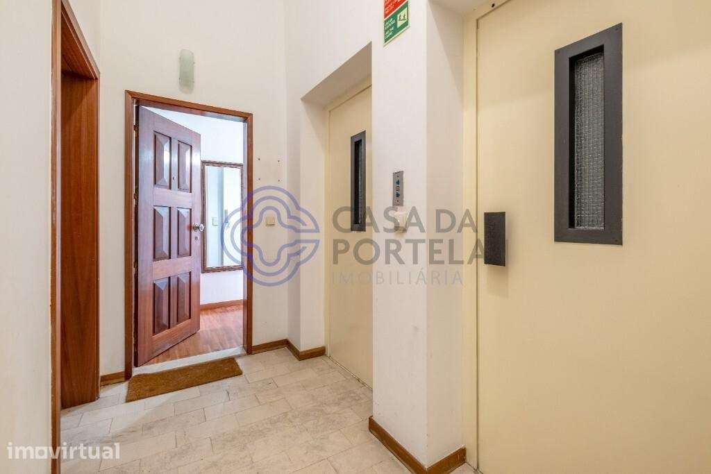 T2 Praça da Flores com elevador e garagem - Grande imagem: 2/29