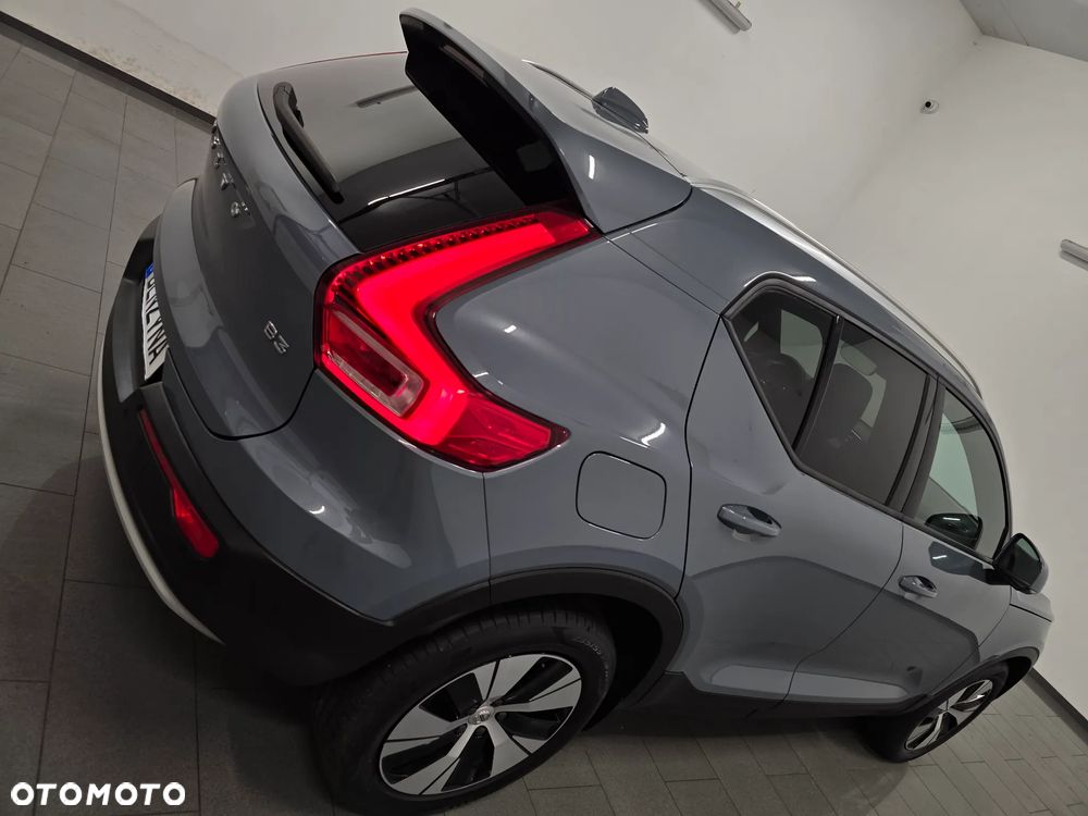 Volvo XC 40 B3 B DKG Ultra Dark - 36