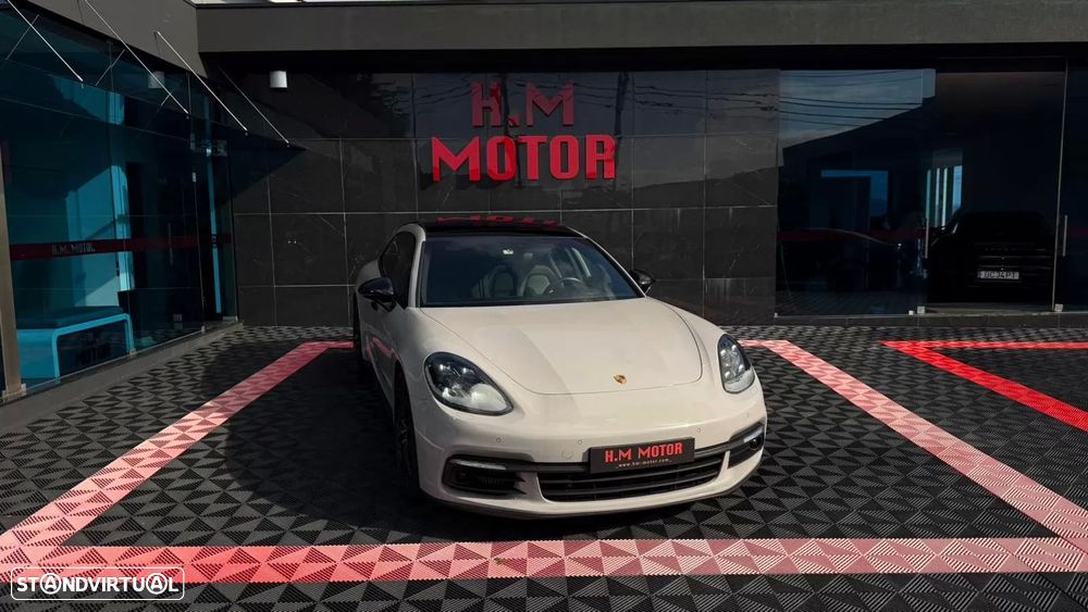 Porsche Panamera Sport Turismo 4 E-Hybrid - 1