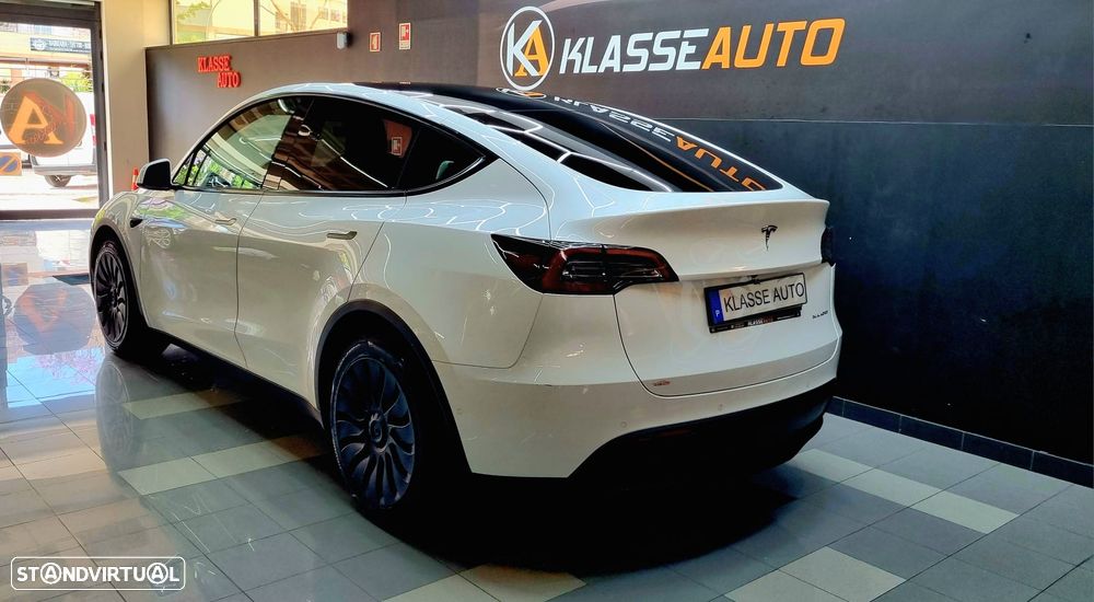 Tesla Model Y - 3