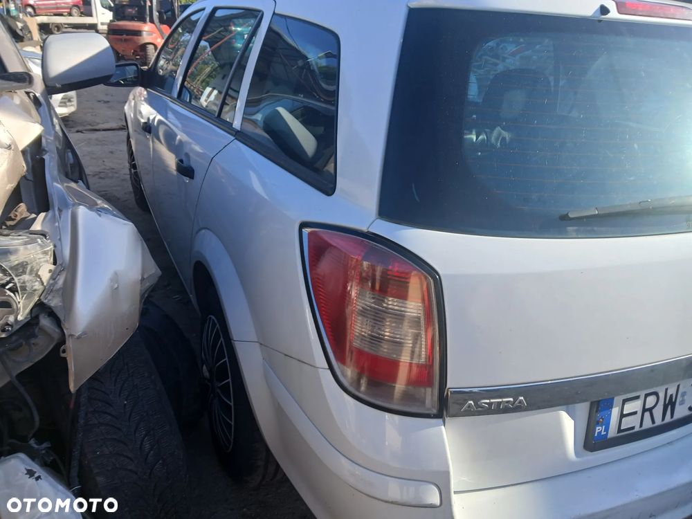 Astra H Kombi z40r maska pokrywa silnika klapa bagażnika zderzak lampa reflektor pas przedni stop lampy halogeny przeciwmgłowe odblaski grill atrapa znaczek błotnik błotniki drzwi - 5