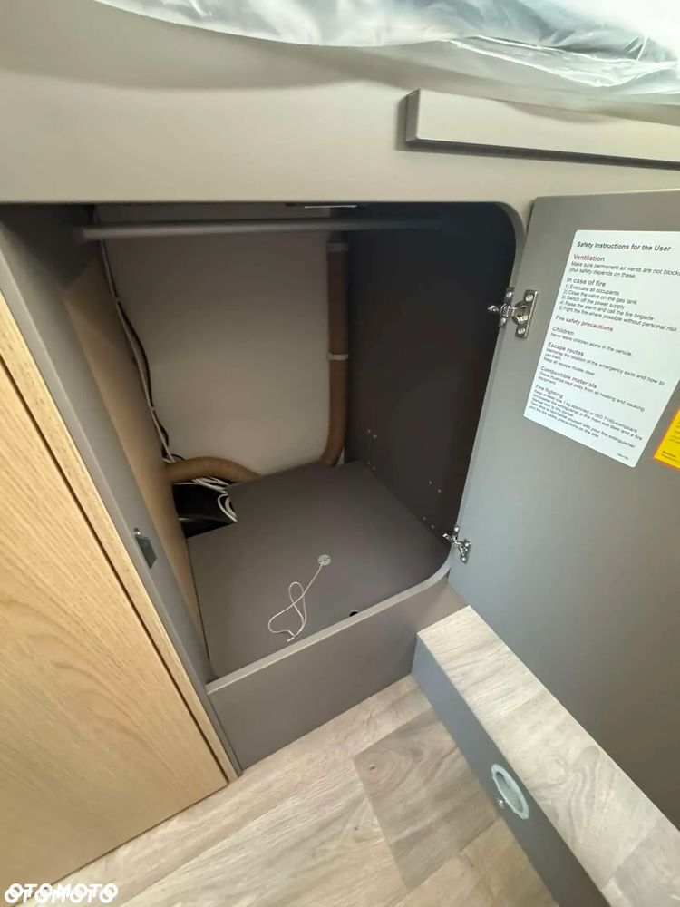 LMC Tourer Lift H730G - Kamper o DMC 3500kg dla 5ciu osób! - 28