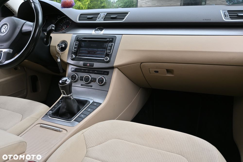Volkswagen Passat 2.0 TDI Highline - 23