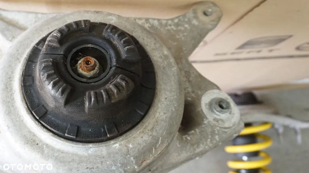 SWORZEŃ WAHACZA AUDI Q5 - 25