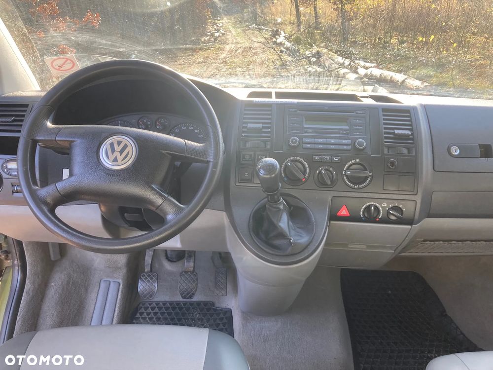 Volkswagen Caravelle - 7