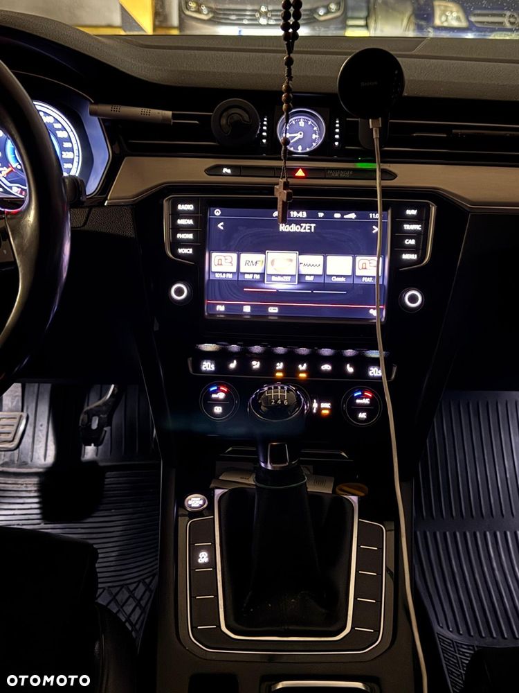 Volkswagen Passat - 17