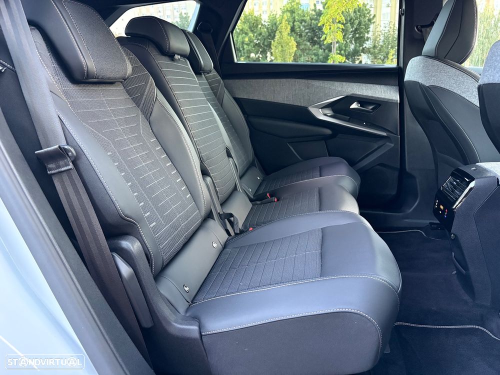 Peugeot 5008 1.2 Hybrid Allure e-DCS6 - 28