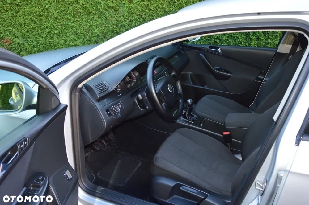 Volkswagen Passat 1.6 Trendline - 7