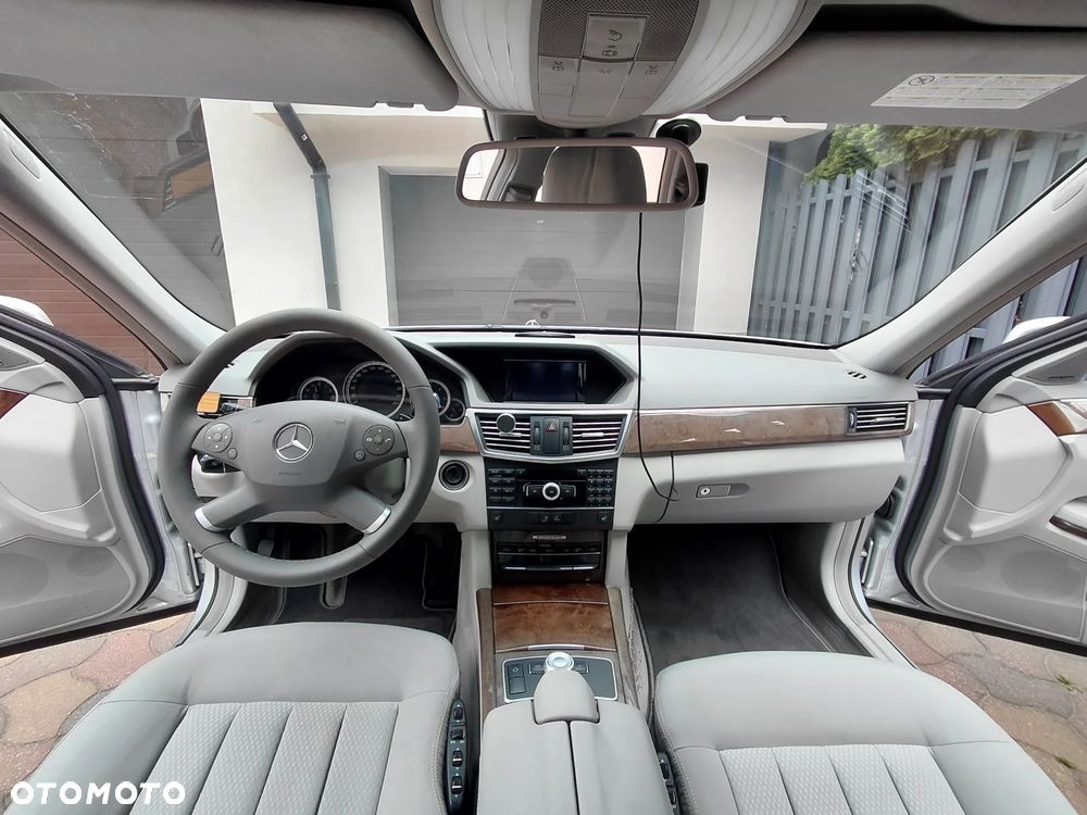 Mercedes-Benz Klasa E 300 CDI DPF BlueEFFICIENCY 7G-TRONIC Elegance - 15
