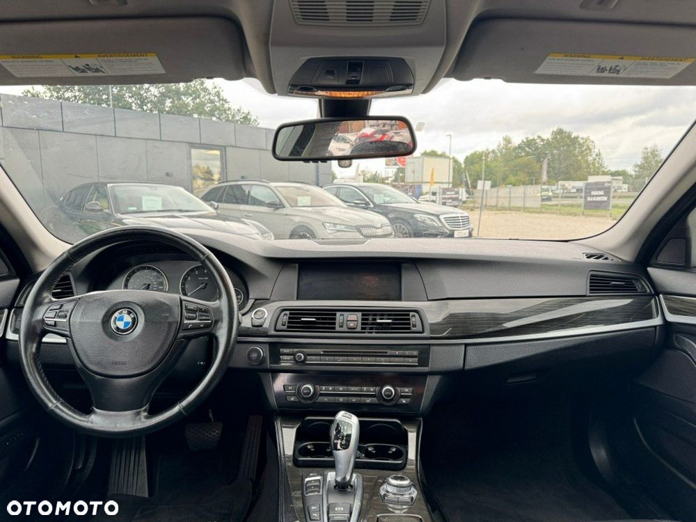 BMW Seria 5 528i Luxury Line - 12