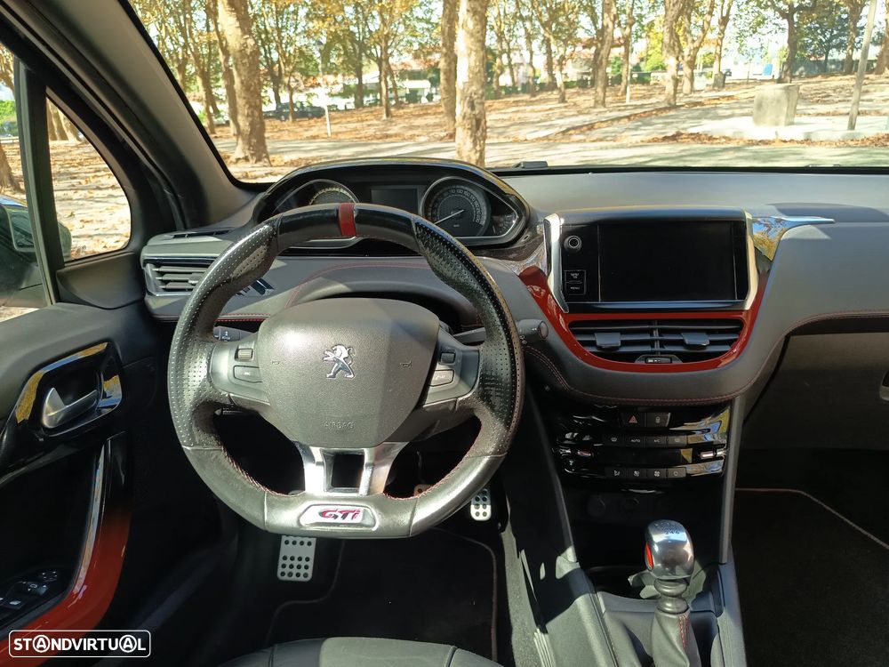 Peugeot 208 GTI 200 THP - 6