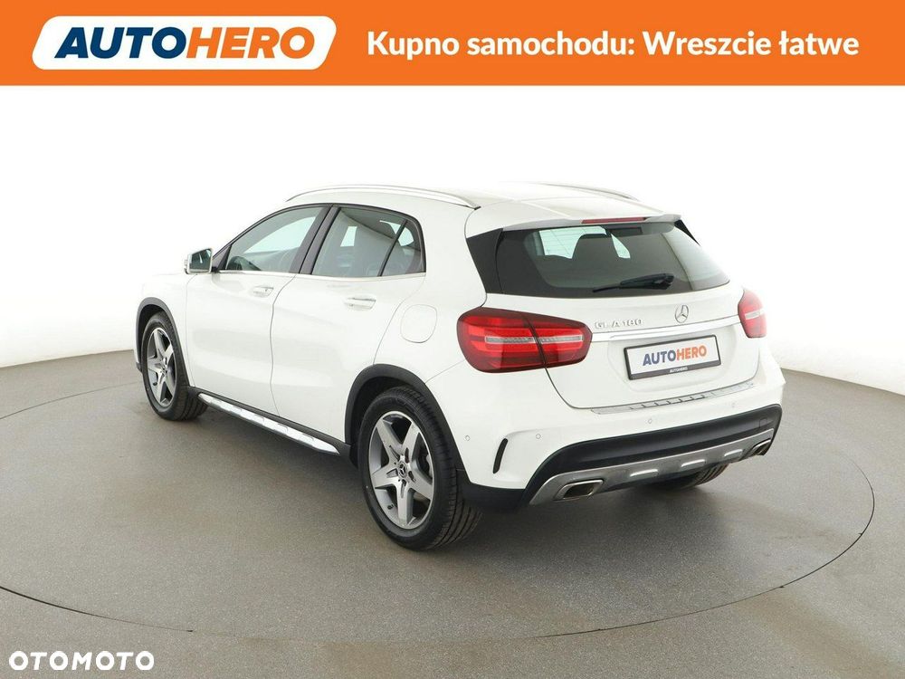Mercedes-Benz GLA 180 AMG Line - 4