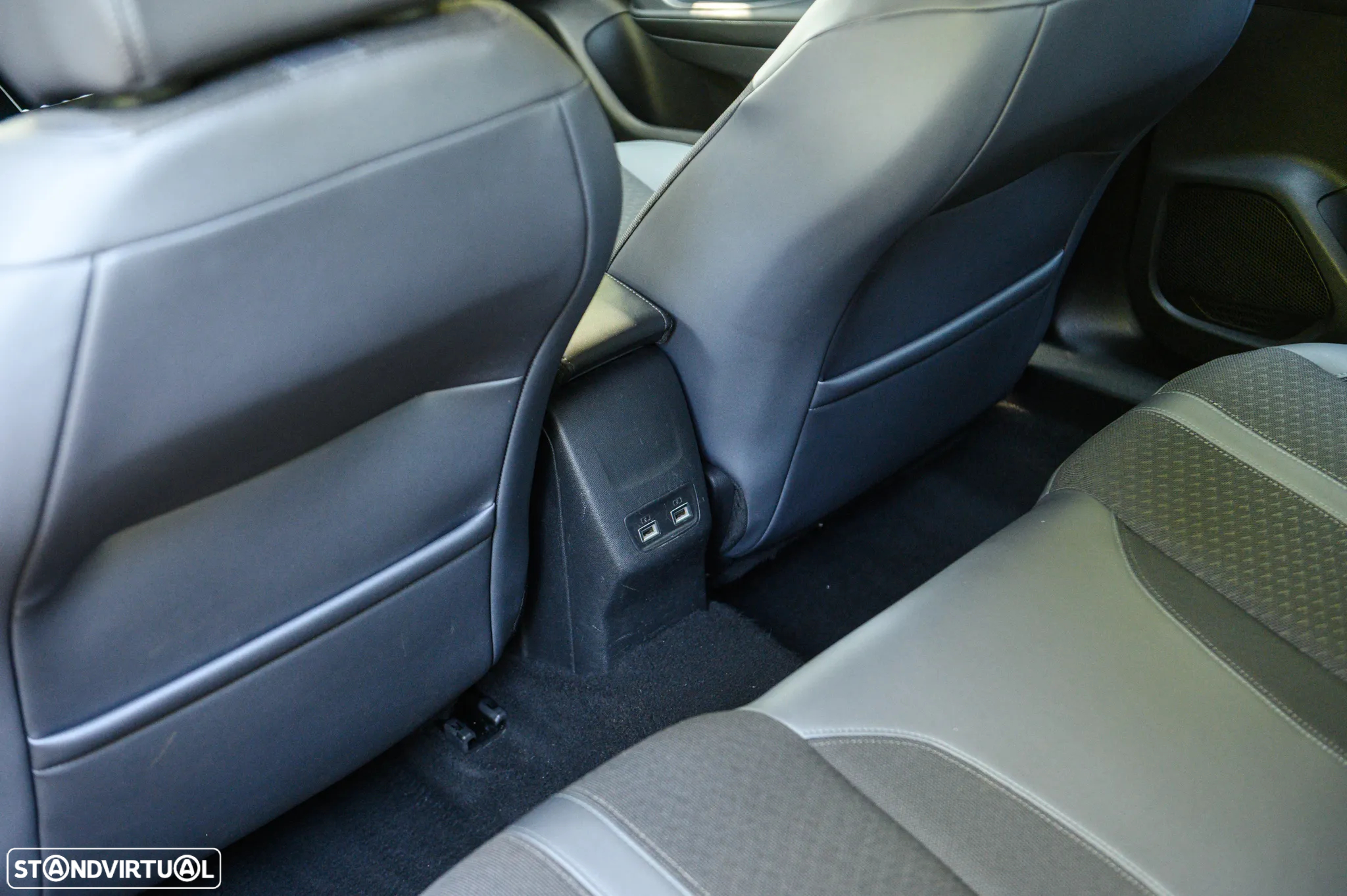 Peugeot 2008 1.2 PureTech Allure Pack - 27