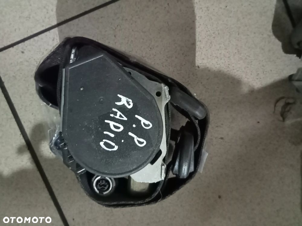 pas bezpieczeństwa prawy przód skoda rapid 12 rok