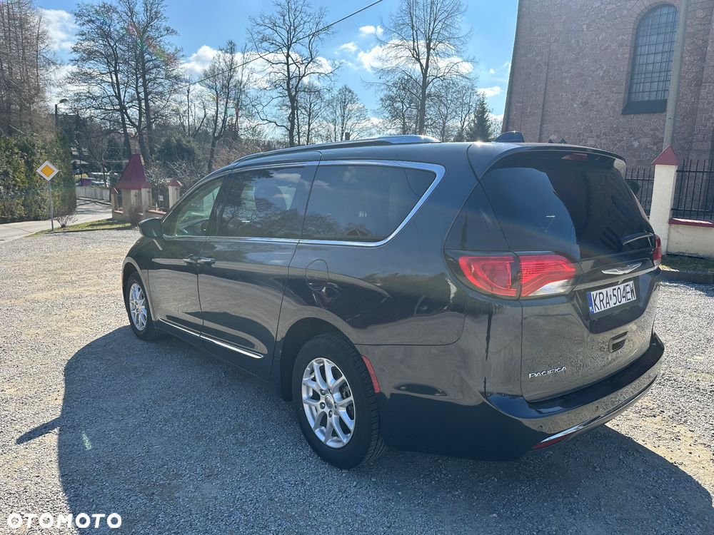 Chrysler Pacifica - 7