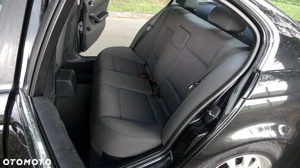 BMW Seria 3 320i - 9