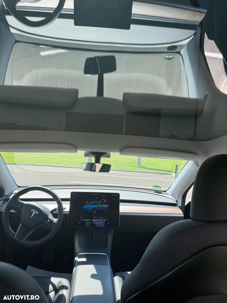 Tesla Model Y Long Range Dual Motor AWD - 8