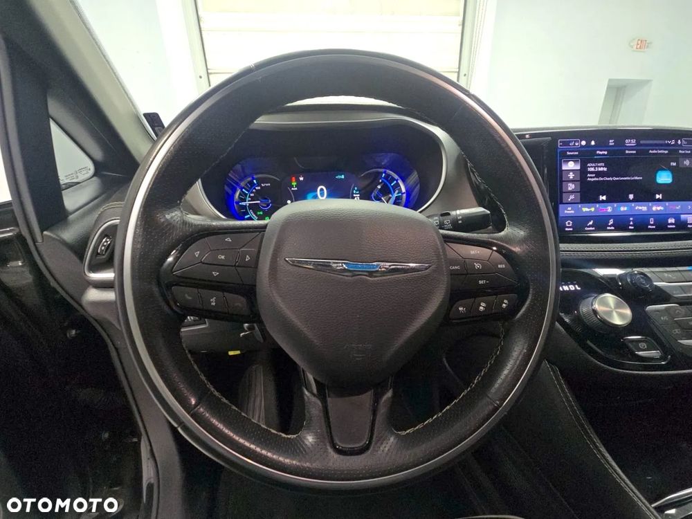 Chrysler Pacifica - 12