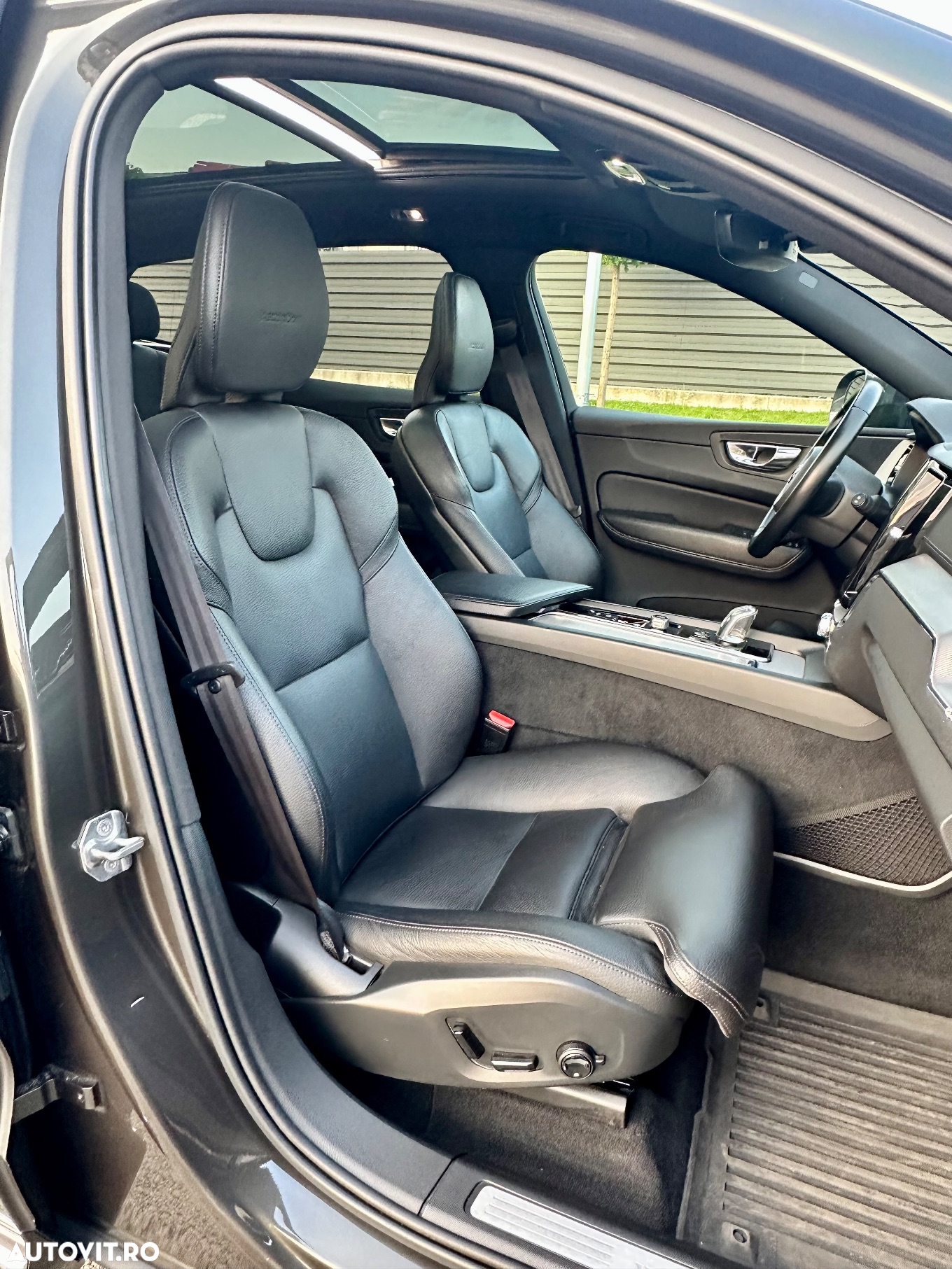 Volvo XC 60 T8 AWD Recharge Geartronic Inscription - 4