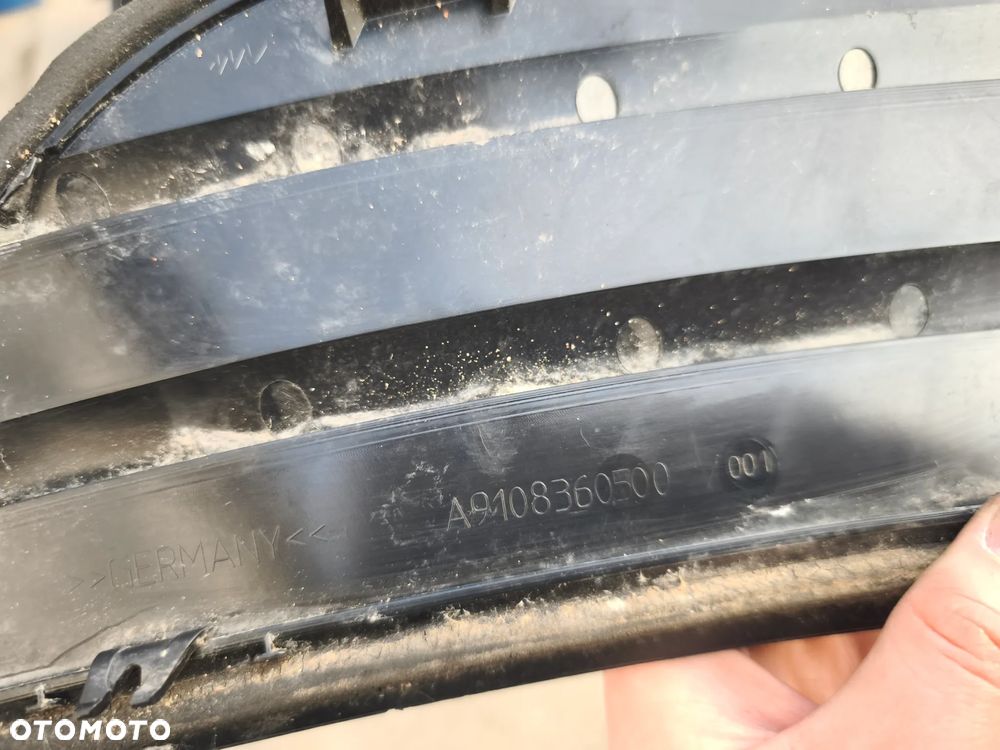 Nakładka kratka maski prawa A9108360500 Mercedes-Benz Sprinter w907 w910 - 2