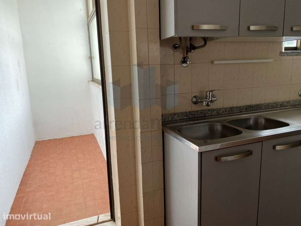 Arrenda-se Apartamento T3 + garagem fechada em Coimbra - Grande imagem: 3/13
