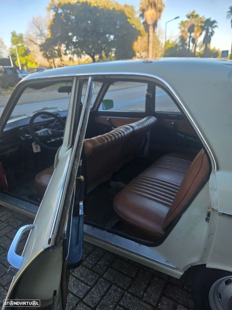 Peugeot 204 - 11