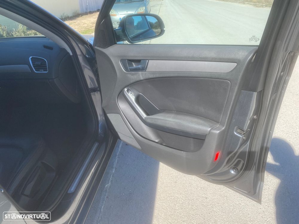 Audi A4 Avant 2.0 TDI ultra DPF Attraction - 12