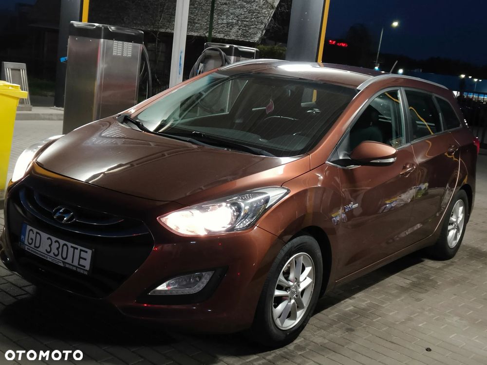 Hyundai i30 blue Kombi 1.6 CRDi Classic - 24