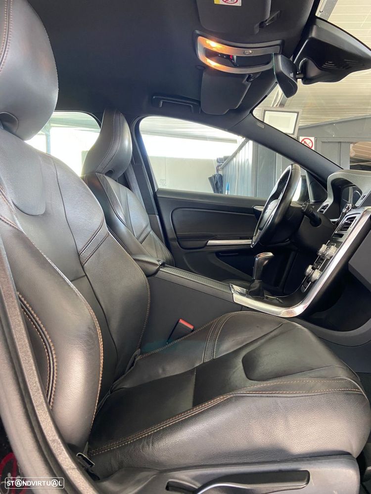 Volvo V60 Cross Country 2.0 D4 Pro - 22