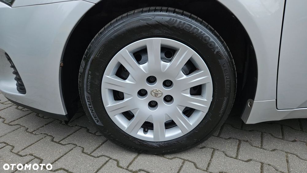 Toyota Avensis 1.6 Comfort - 22