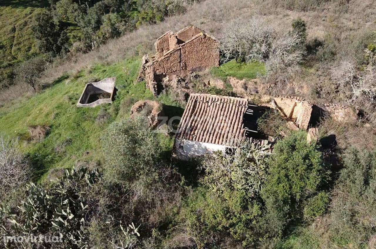 Ruína para recuperar com 85m2 em São Marcos da Serra - Grande imagem: 2/20