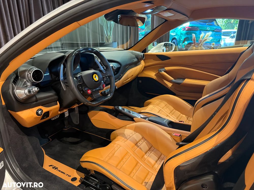 Ferrari F8 - 18