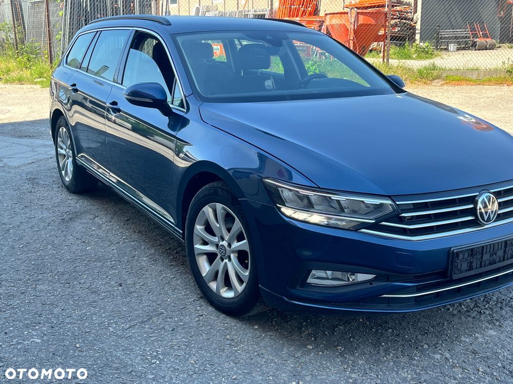 Volkswagen Passat 2.0 TDI SCR DSG Conceptline - 2