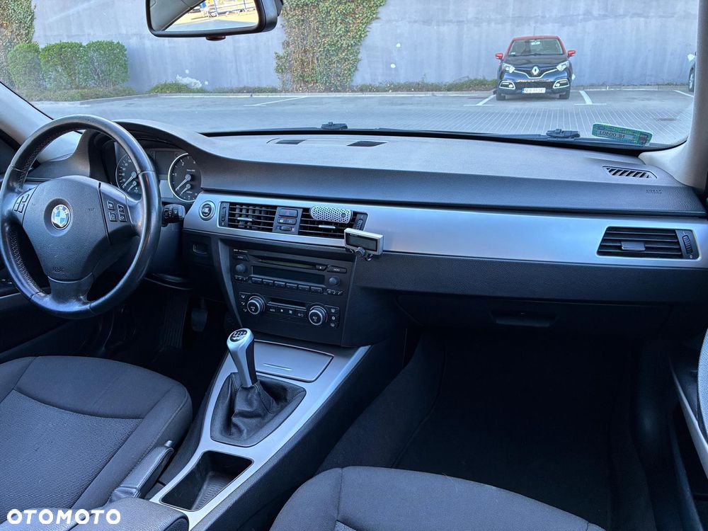 BMW Seria 3 318d - 9